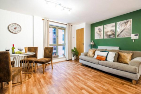 2br Apt Near Derby Cathedral, Secure Parking For 4